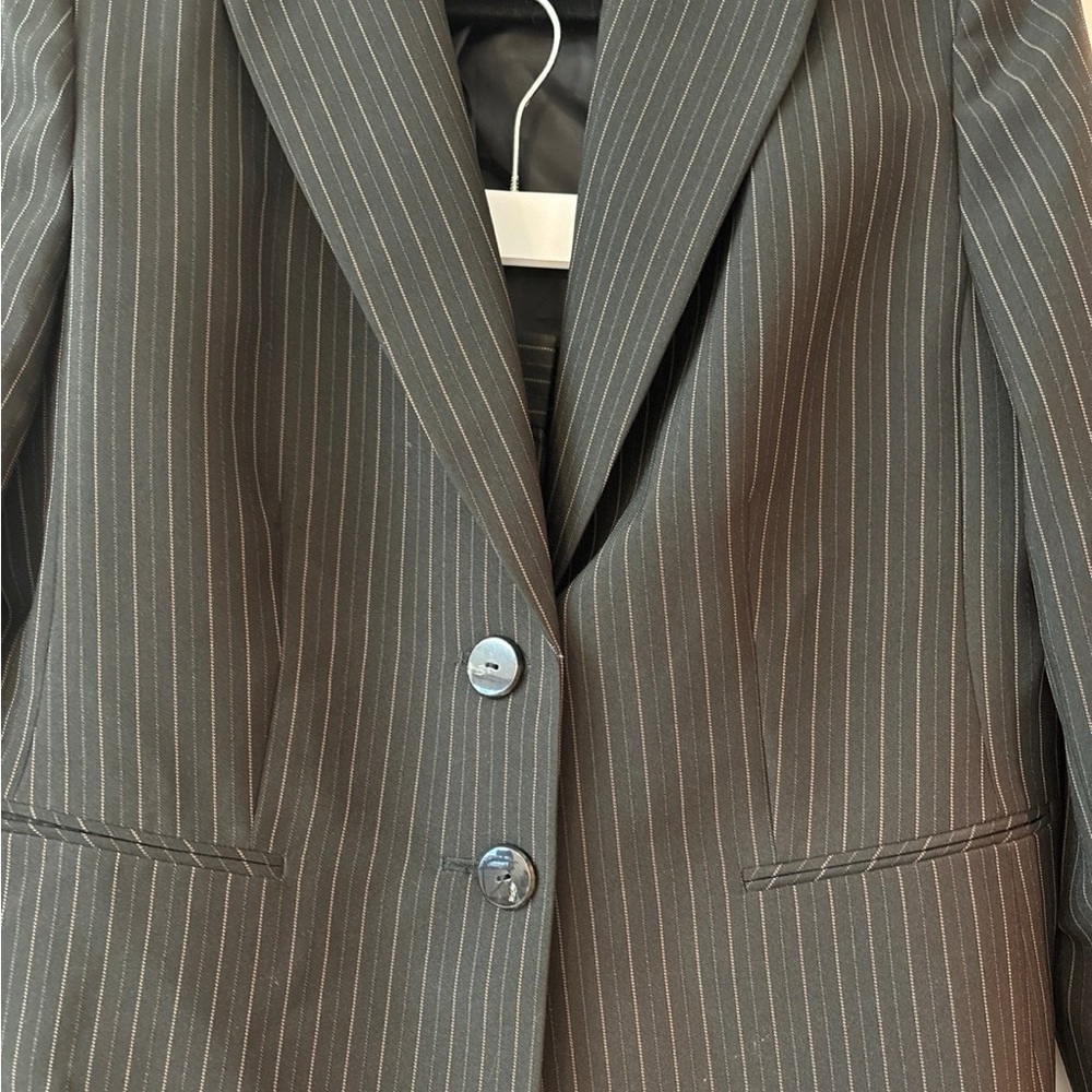 Evan Picone Black Pantsuit Professional Tailored Design - Picture 5 of 10